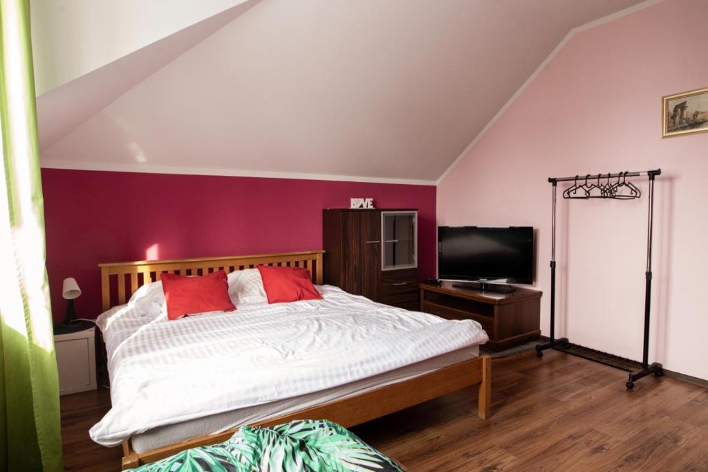 En eller flere senge i et værelse på Villa Lake&Forest Trójmiasto