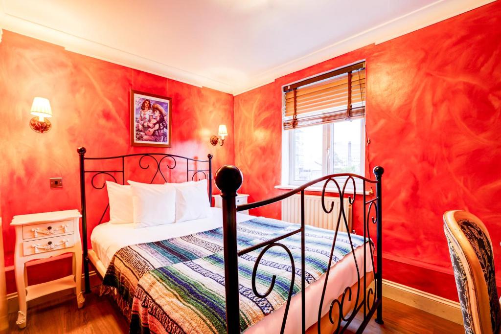 Postel nebo postele na pokoji v ubytování Church Street Hotel by Belvilla near The Oval London