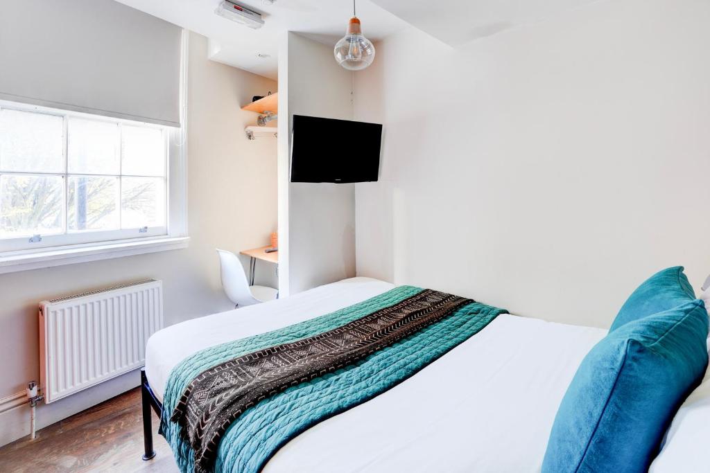 Postel nebo postele na pokoji v ubytování Peckham Rooms Hotel by Belvilla London