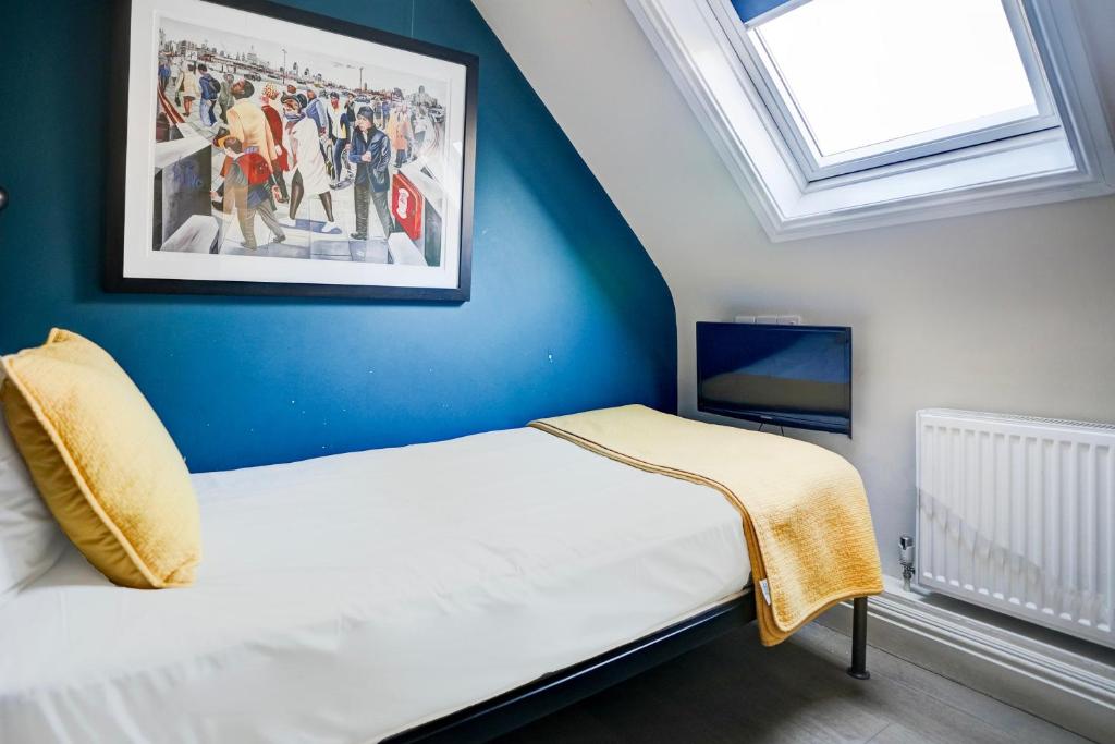 Postel nebo postele na pokoji v ubytování Peckham Rooms Hotel by Belvilla London