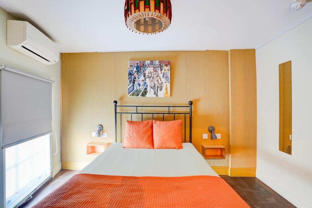 
Savana Deluxe Room with Private Bathroom
