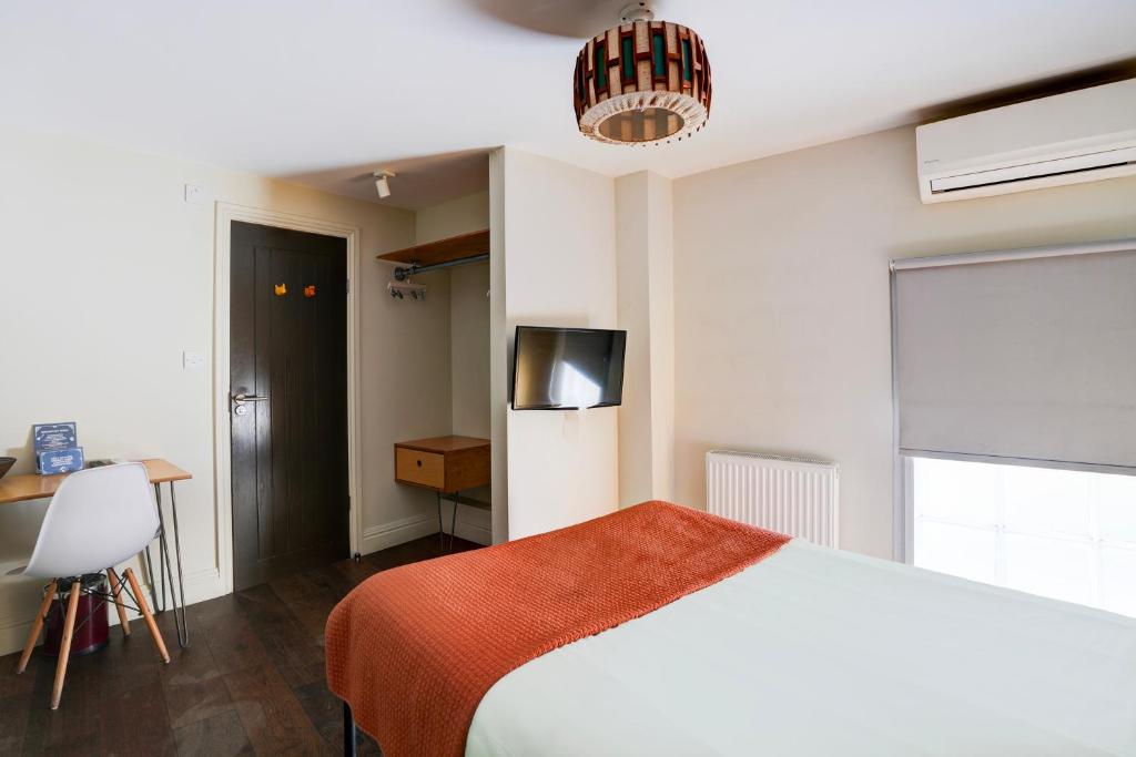 Postel nebo postele na pokoji v ubytování Peckham Rooms Hotel by Belvilla London