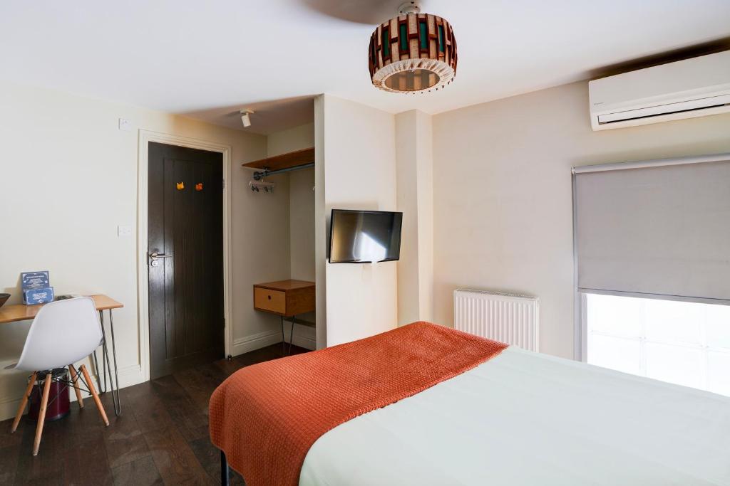 Postel nebo postele na pokoji v ubytování Peckham Rooms Hotel by Belvilla London