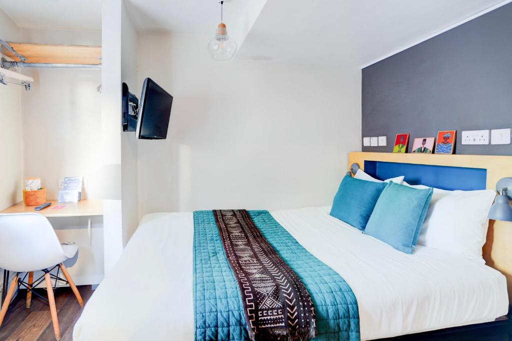 Postel nebo postele na pokoji v ubytování Peckham Rooms Hotel by Belvilla London