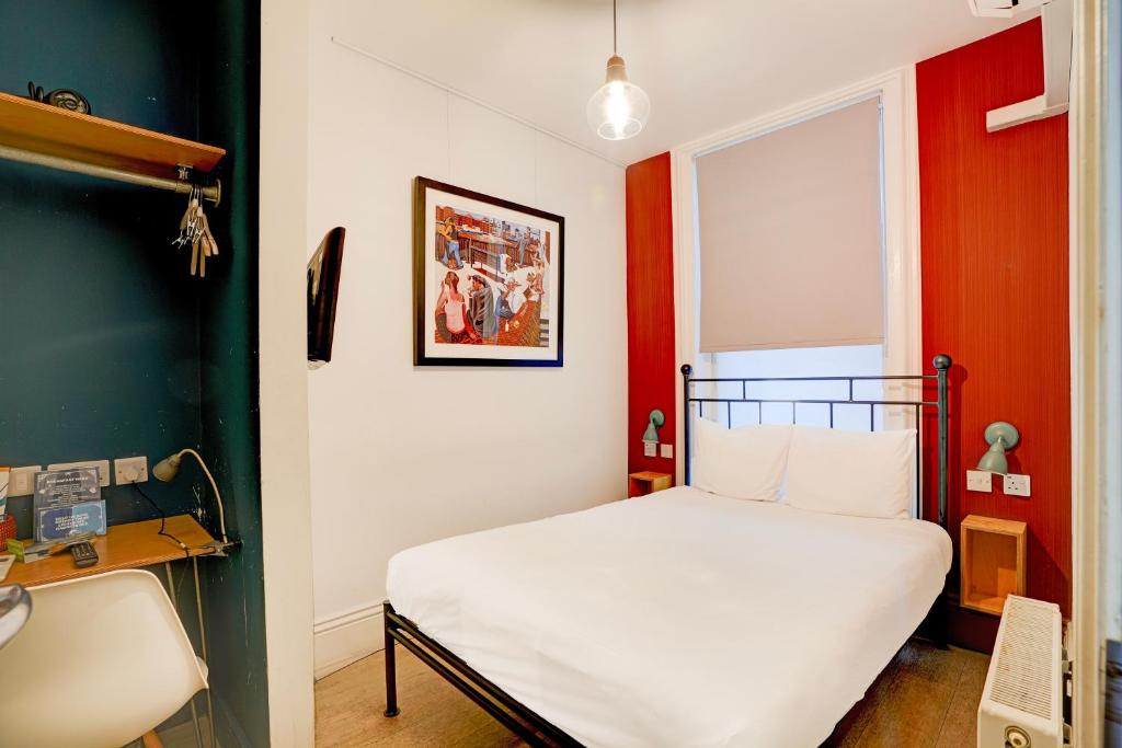 Postel nebo postele na pokoji v ubytování Peckham Rooms Hotel by Belvilla London
