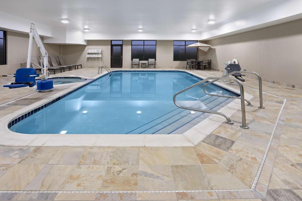 Hampton Inn Cleveland-Airport/Tiedeman Road photo