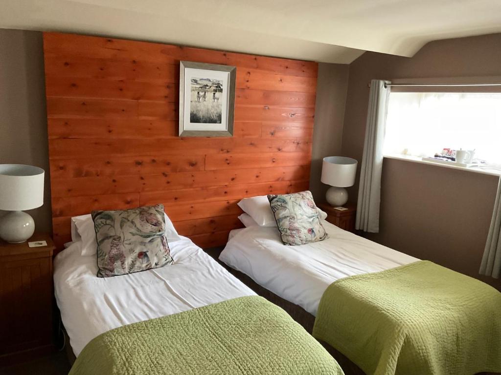 Postel nebo postele na pokoji v ubytování OYO Cocketts Hotel