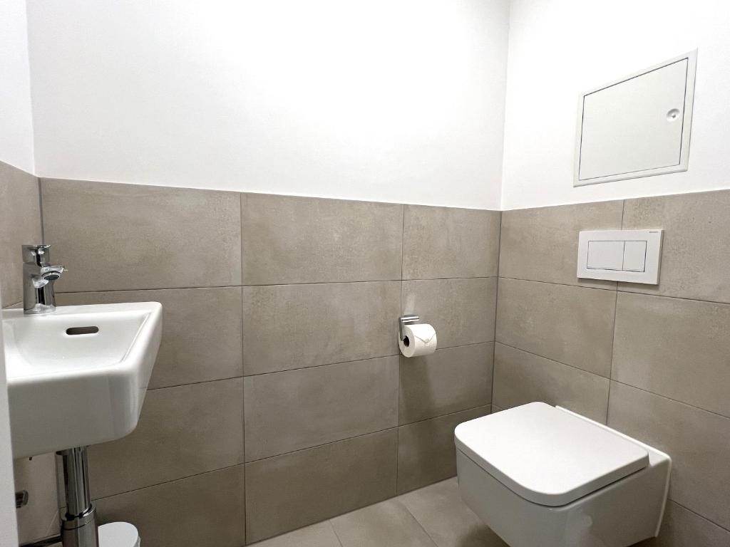 Free Parking - City Pulse Apartments at U6-Metro Vienna - 8