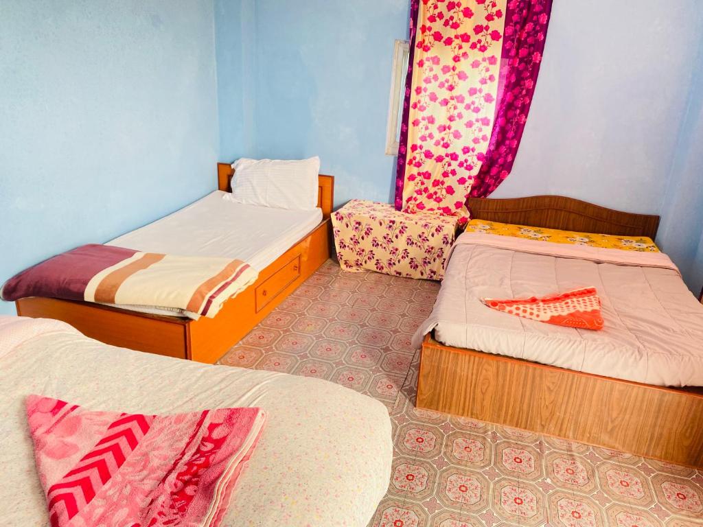 Postel nebo postele na pokoji v ubytování Namaste Guest House