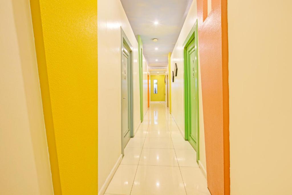 Fotografie z fotogalerie ubytování Townhouse OAK Makati Manila Near PNR Pasay Evangelista formerly VIP Suites v destinaci Manila