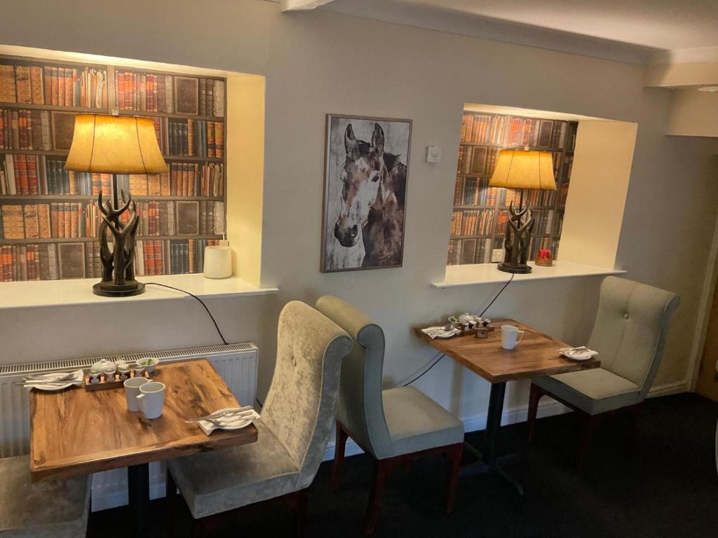 Posezení v ubytování OYO Cocketts Hotel