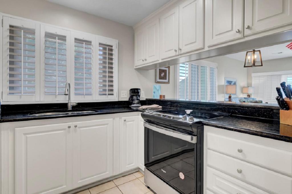 Gallery image of Mariners Walk 1A by Wild Dunes, Oceanfront in Isle of Palms