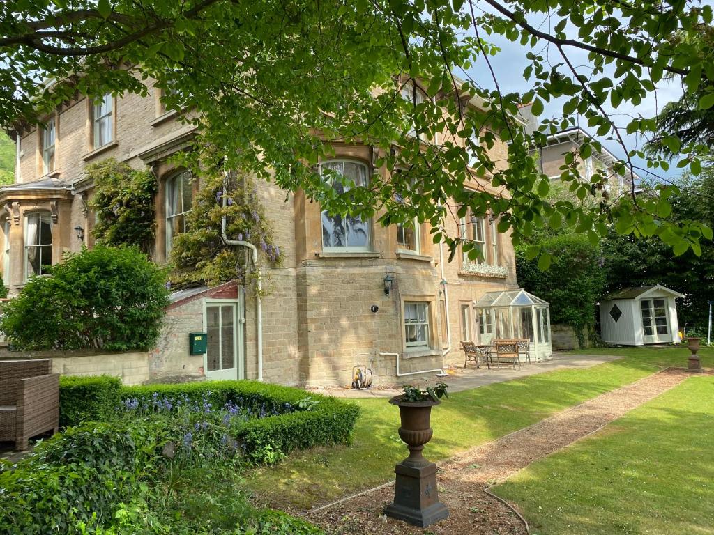 a house with a garden in front of it at Garden View in Great Malvern