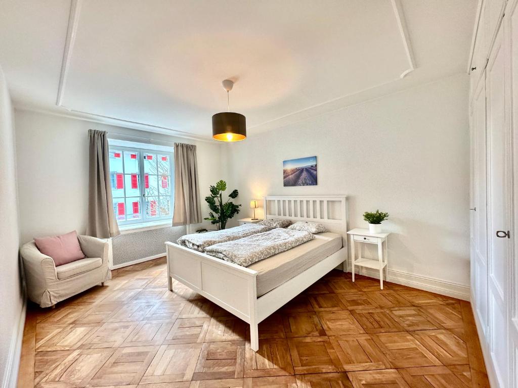 Postel nebo postele na pokoji v ubytování Business Apartment ZIMMERzuVERMIETEN in Solothurn