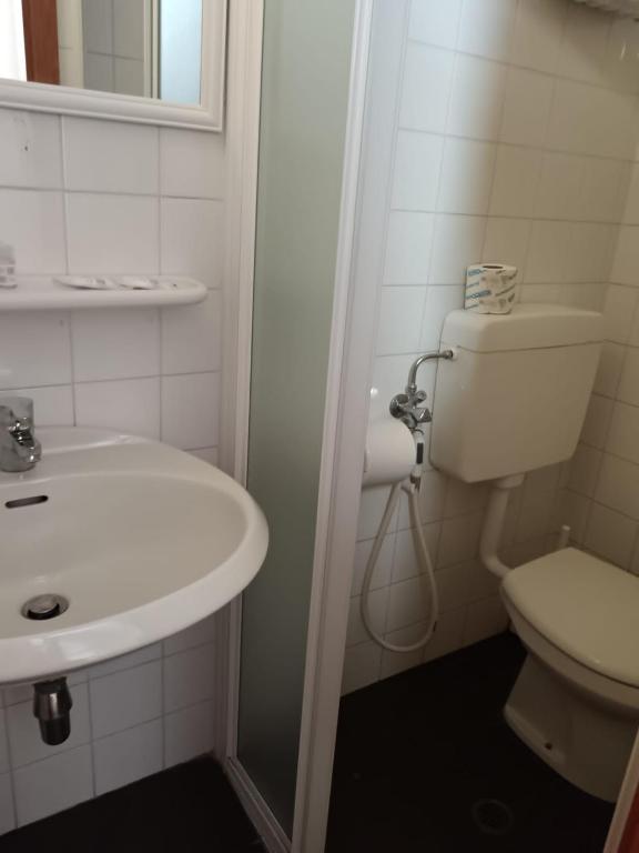 Koupelna v ubytování Hotel New Arpa