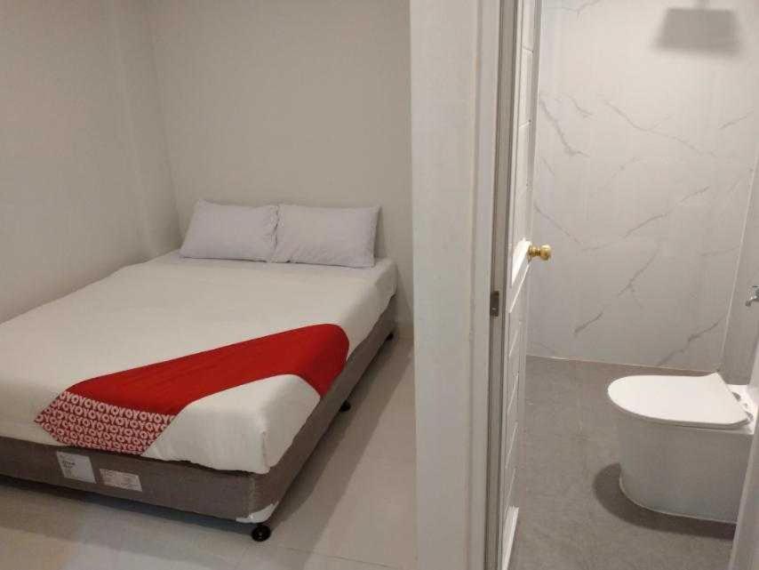 Postel nebo postele na pokoji v ubytování OYO 1128 Hotel Sangco