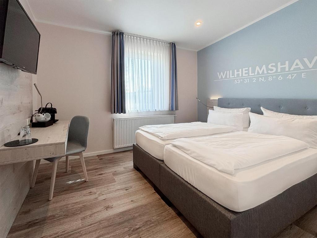 Postel nebo postele na pokoji v ubytování DORMERO Hotel Wilhelmshaven