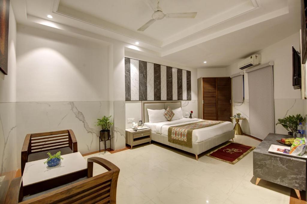 Postel nebo postele na pokoji v ubytování Hotel DELHI 37 by STAR GROUP