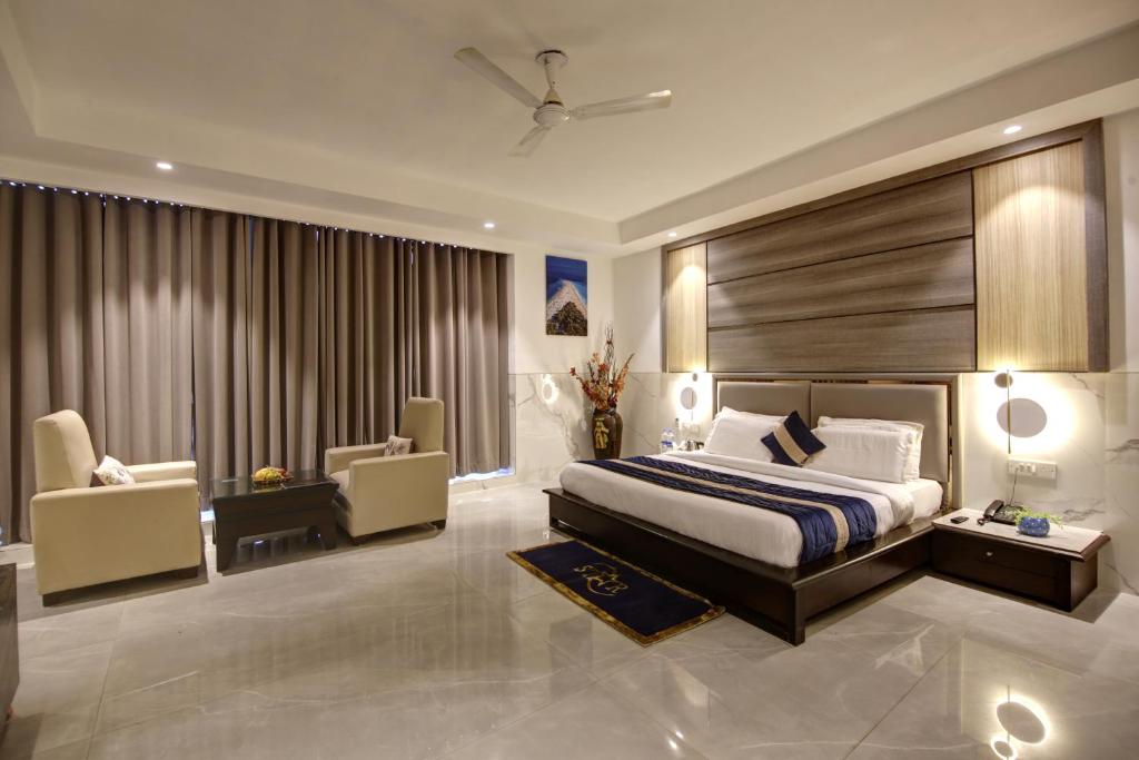 Postel nebo postele na pokoji v ubytování Hotel DELHI 37 by STAR GROUP