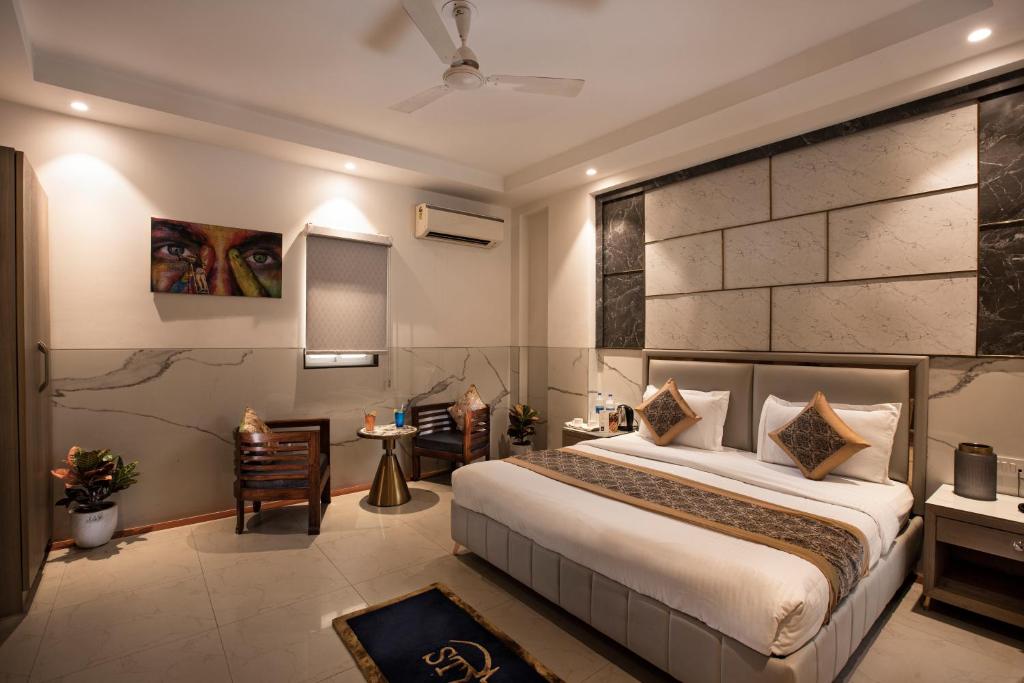 Postel nebo postele na pokoji v ubytování Hotel DELHI 37 by STAR GROUP