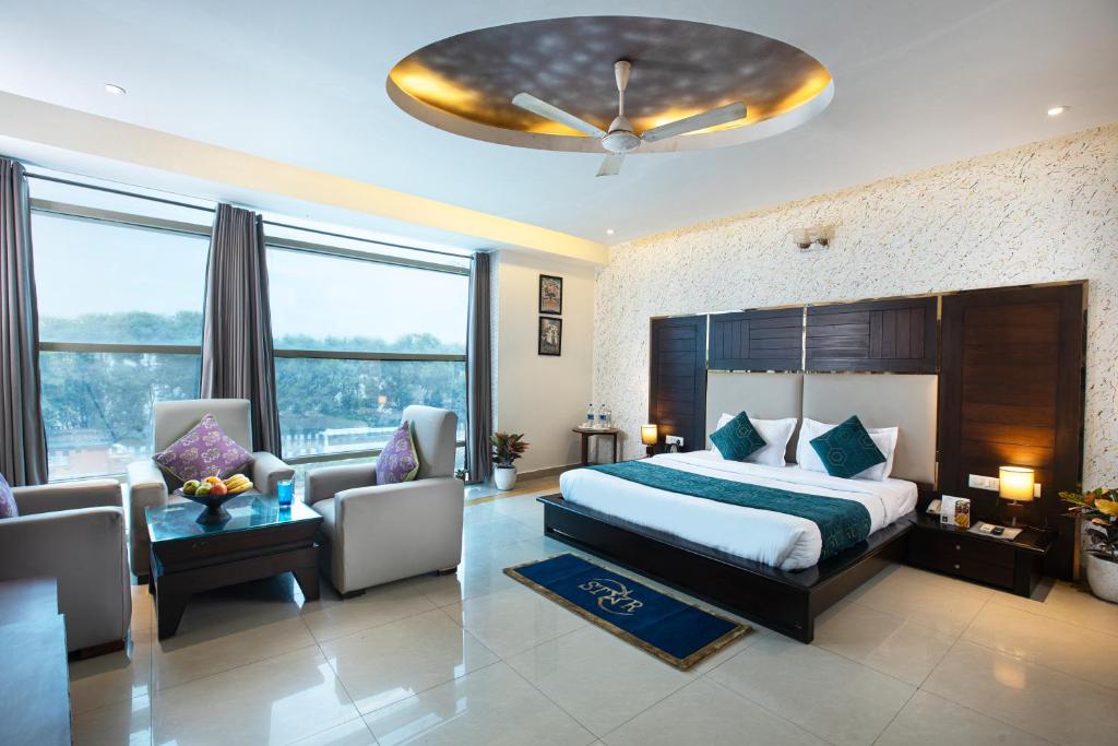Postel nebo postele na pokoji v ubytování Hotel DELHI 37 by STAR GROUP
