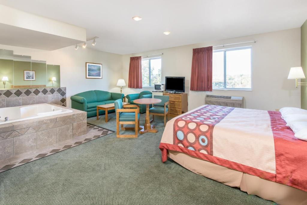 Super 8 by Wyndham West Middlesex/Sharon Area - Suite Estudio Con Cama Extragrande - No Fumadores