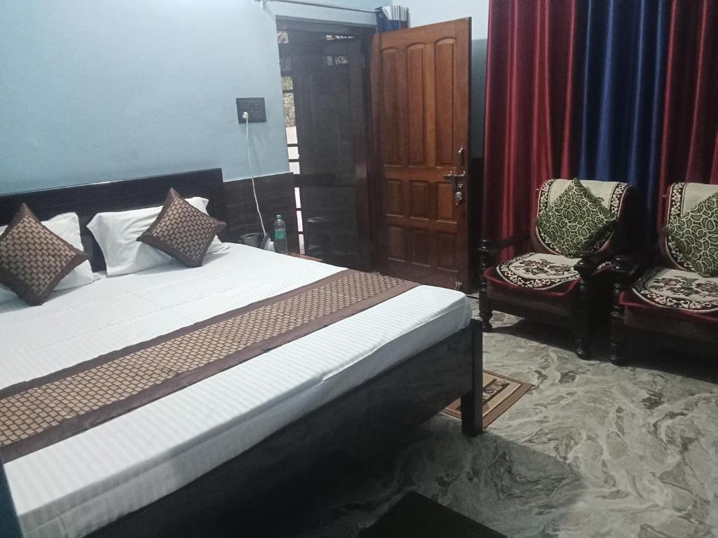 Postel nebo postele na pokoji v ubytování Rawat ji home stay