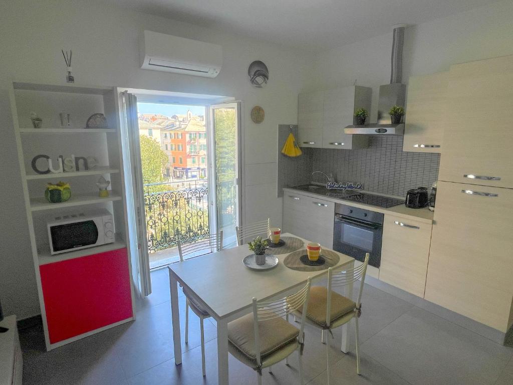 Dapur atau dapur kecil di La Casa della Piazza by Holiday World