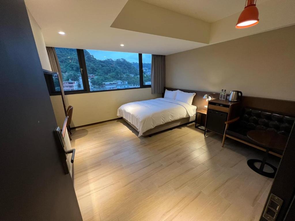 Postel nebo postele na pokoji v ubytování 享住新大華館