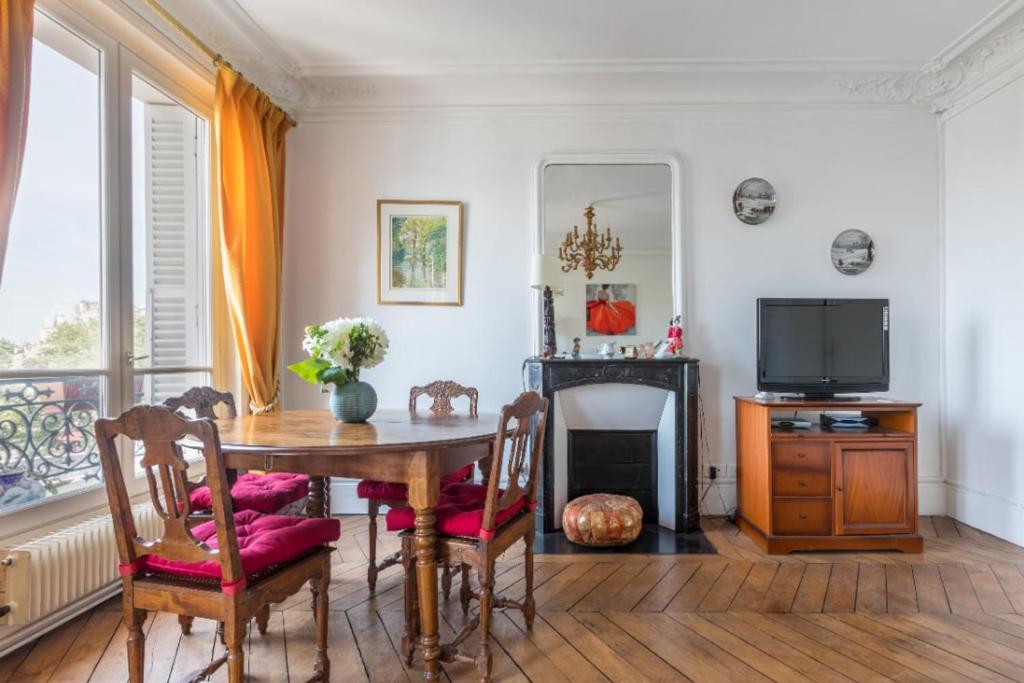 Photo de la galerie de l'établissement Chapelle 2 - KP - Great F2 perfect for 4 guests - Lively area, à Paris