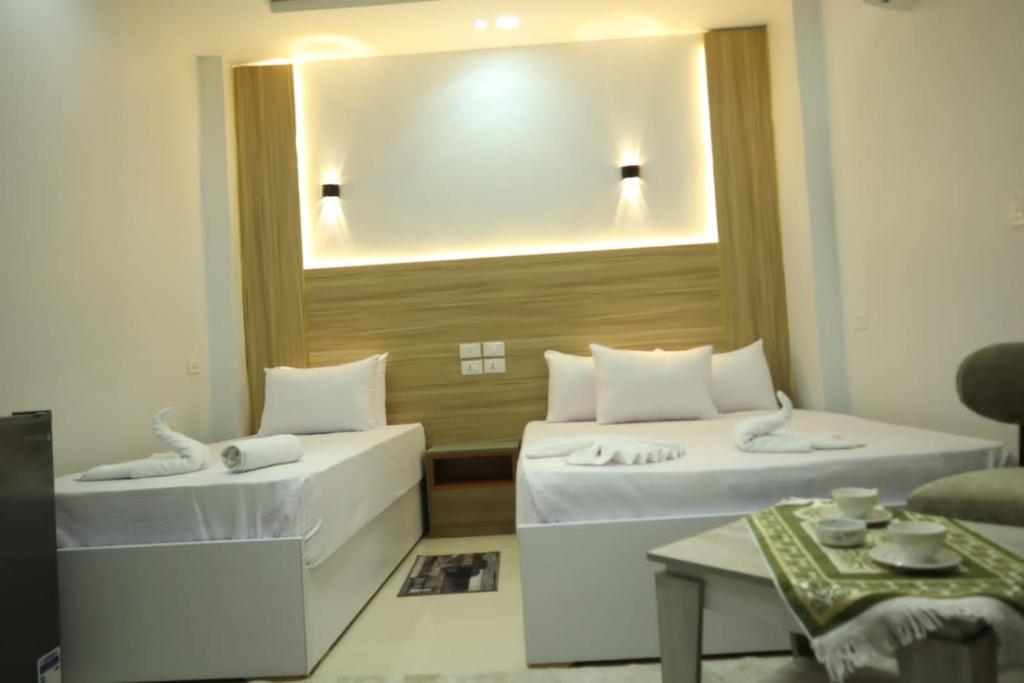 Llit o llits en una habitació de Triple garden view hotel