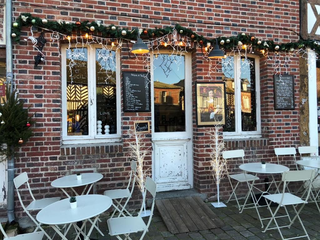 Reštaurácia alebo iné gastronomické zariadenie v ubytovaní Pressoir de la mare SUPERHOTE 12 minutes de Cabourg