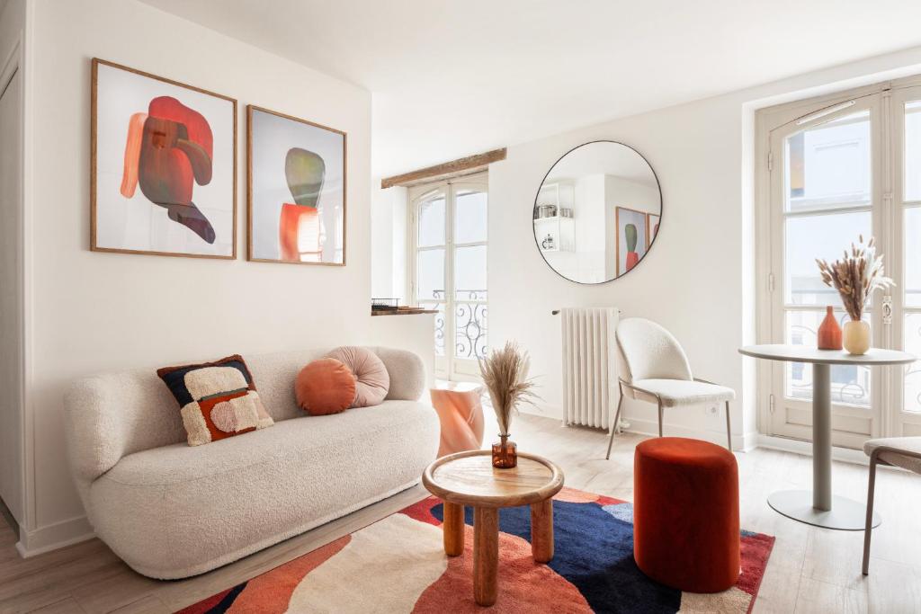 a living room with a couch and a table at Le Beauvoir - Refuge Arty du XVIIIe siècle in Blois