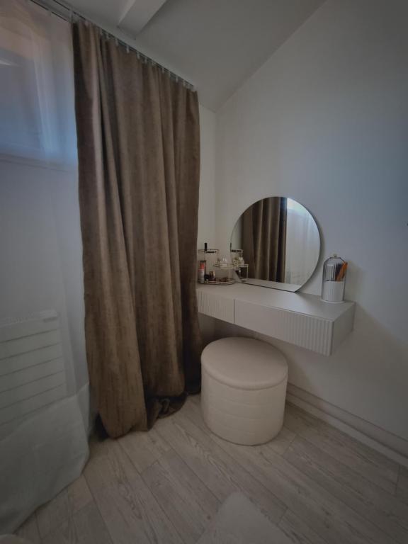 Kúpeľňa v ubytovaní Maison individuelle avec sa piscine privée