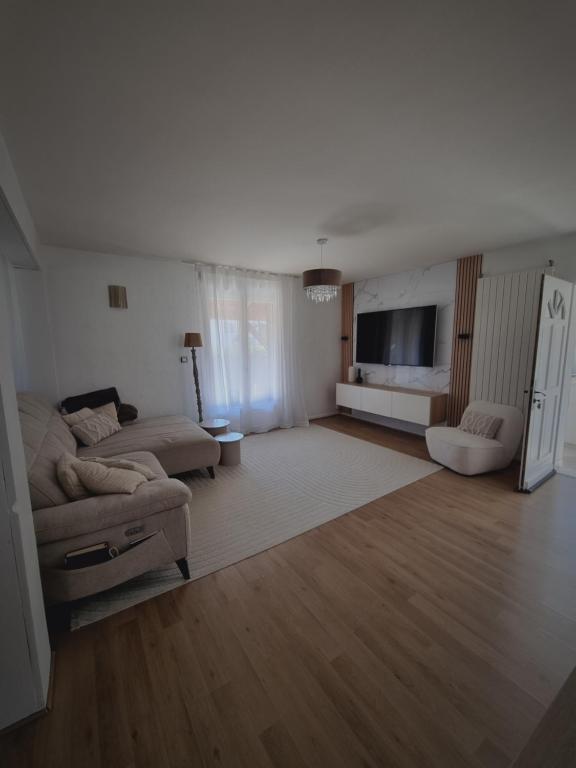 Posedenie v ubytovaní Maison individuelle avec sa piscine privée