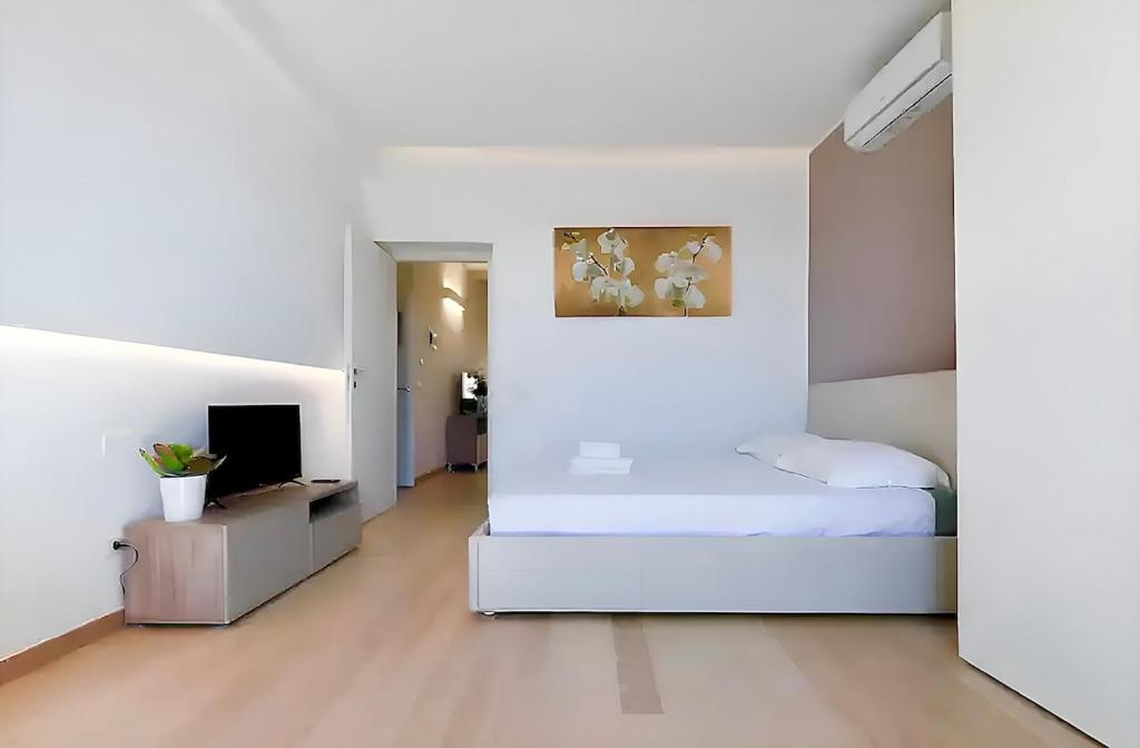 Sottocorno White, historic center, Milan