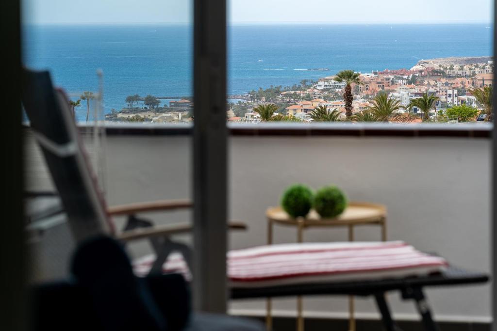Luminoso apartamento con terraza, vistas al mar y aire acondicionado