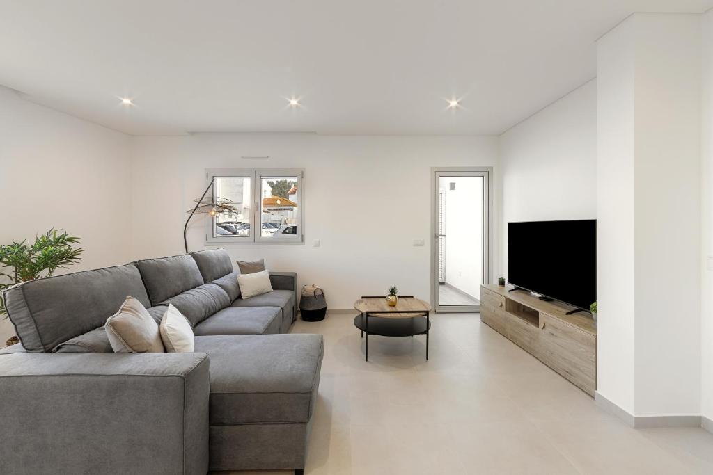 Nazaré Coast Central Location with Private Parking