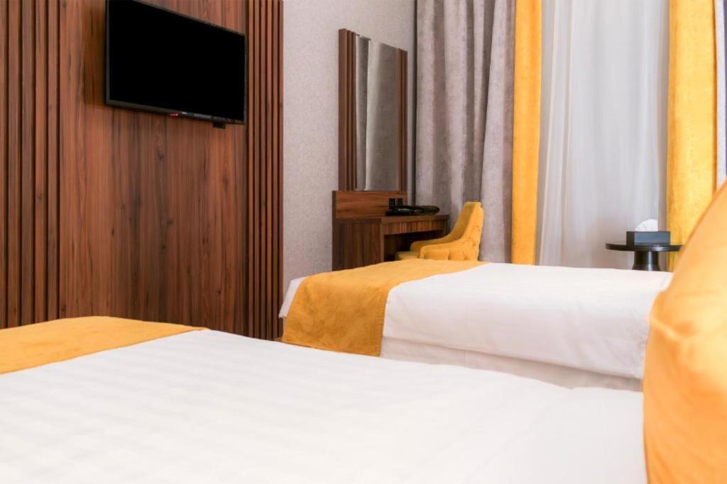 Postel nebo postele na pokoji v ubytování Palette Luxury MAS Hotel