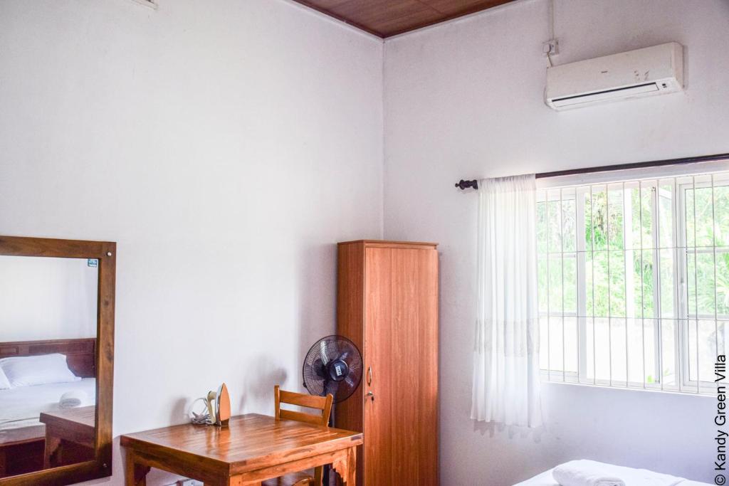Postel nebo postele na pokoji v ubytování Kandy Green Villa