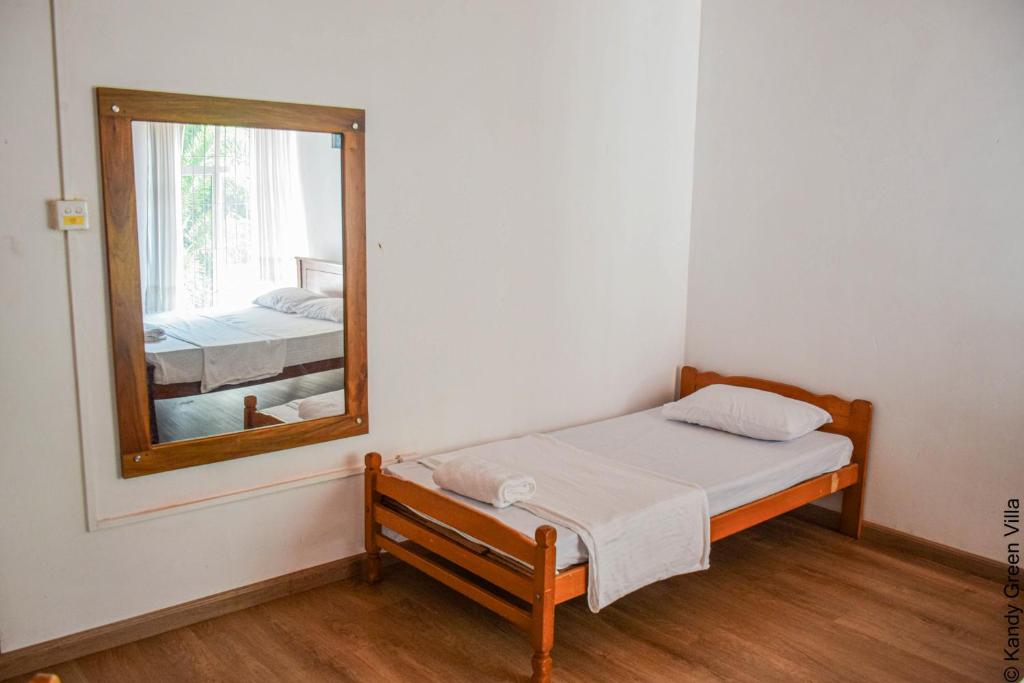 Postel nebo postele na pokoji v ubytování Kandy Green Villa