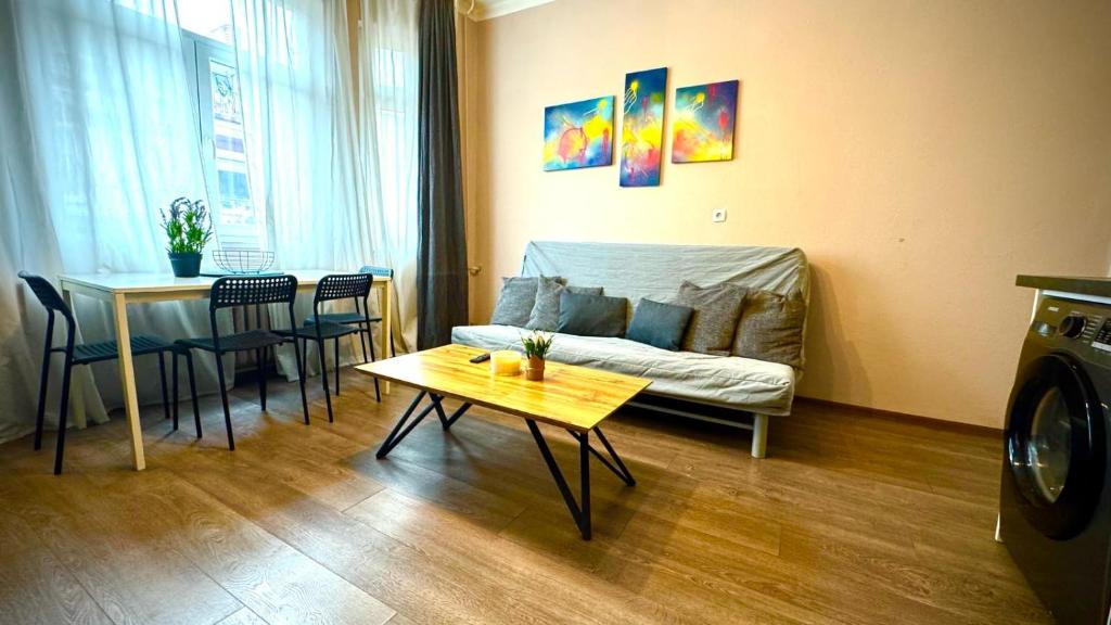 Superb 2 Bedroom Top Central Apartment