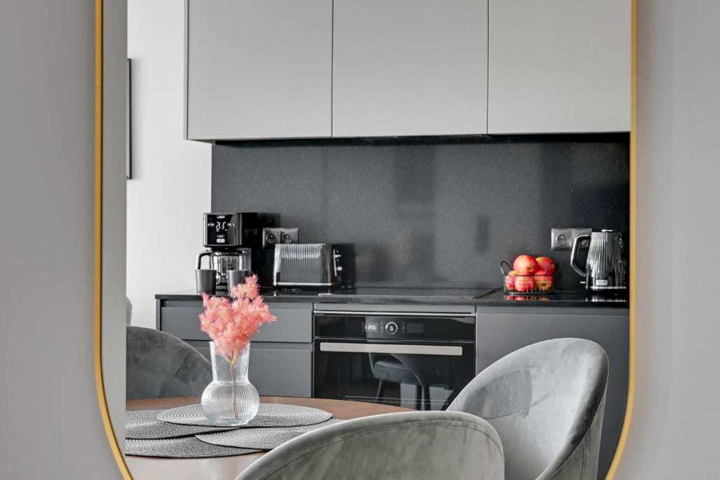 Scala City Center Apartments with Parking by Lion Apartments - 12