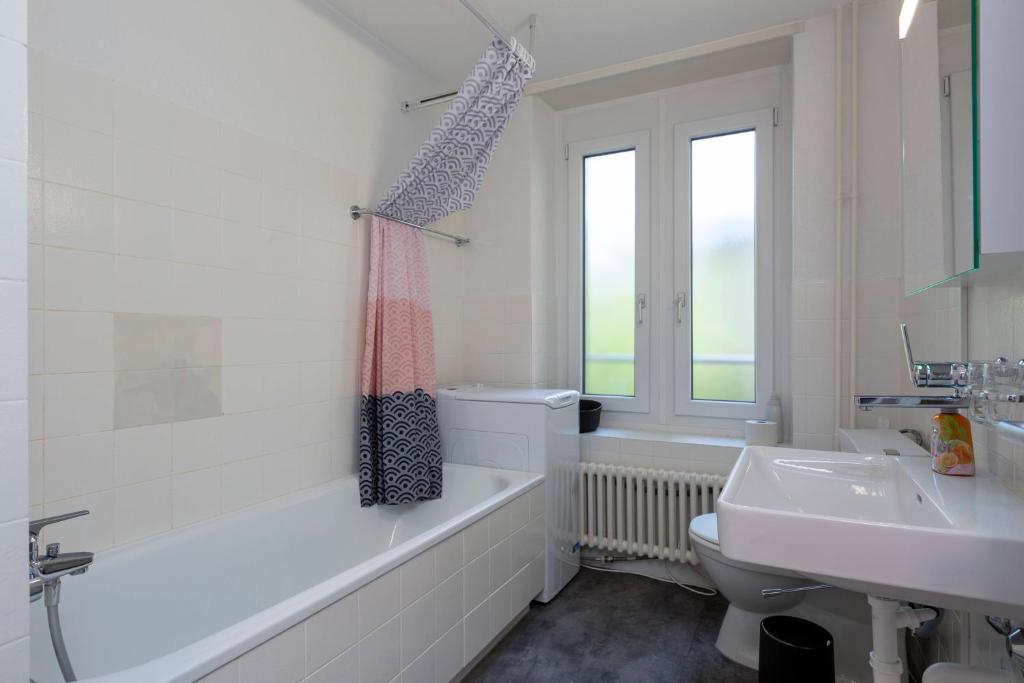 Koupelna v ubytování KAYA Zurich Apartment RUBY - Downtown Deluxe 2BR Apt