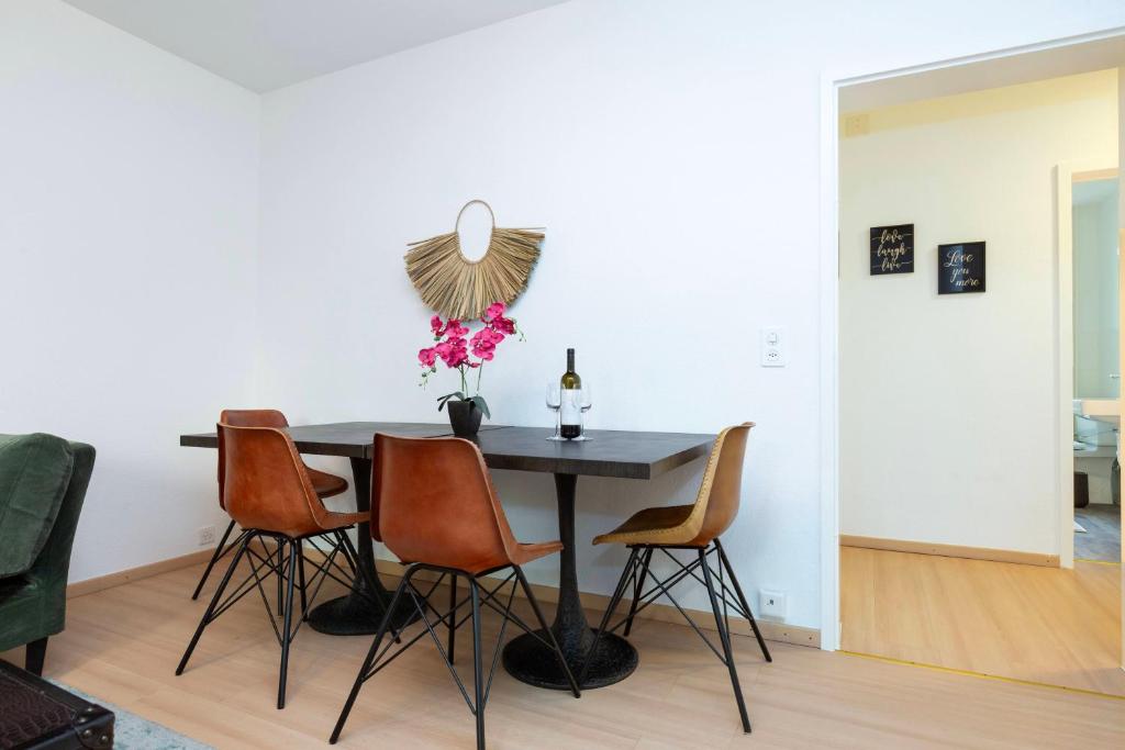 Posezení v ubytování KAYA Zurich Apartment RUBY - Downtown Deluxe 2BR Apt