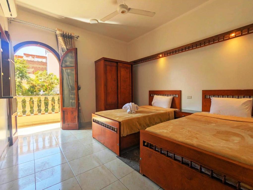 Postel nebo postele na pokoji v ubytování Mikhaila Guest House