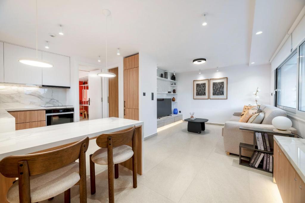 Glyfada Coastside Apartment