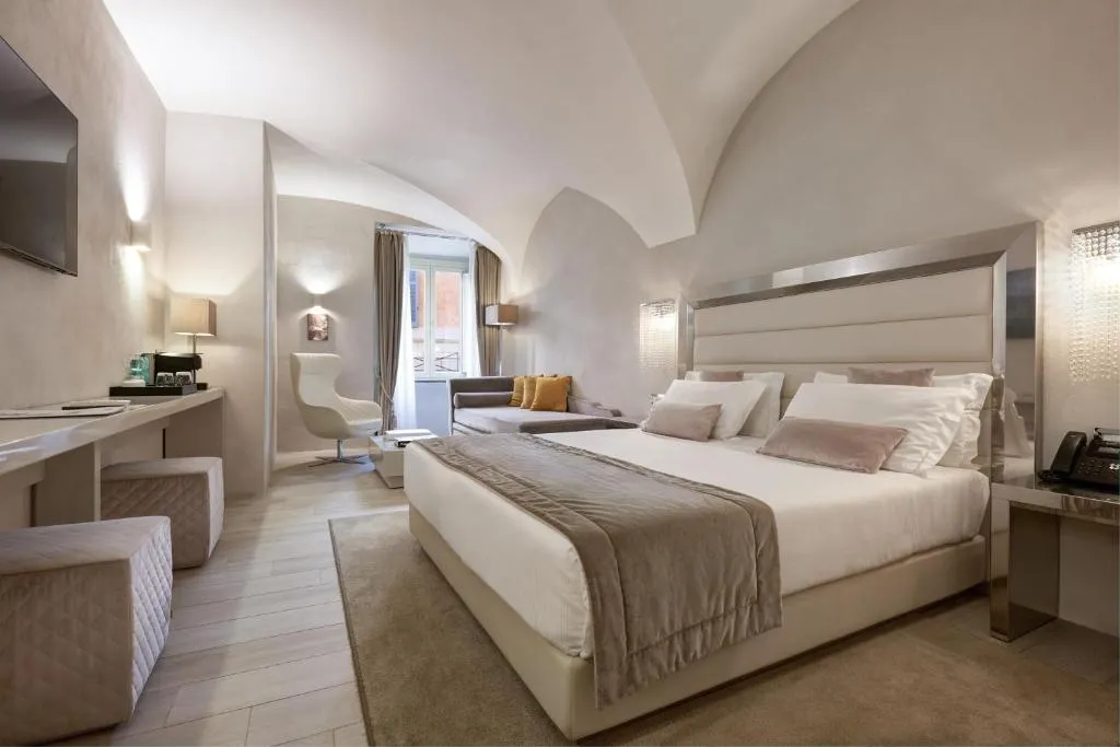 Terrace Pantheon Relais near Trevi Fountain