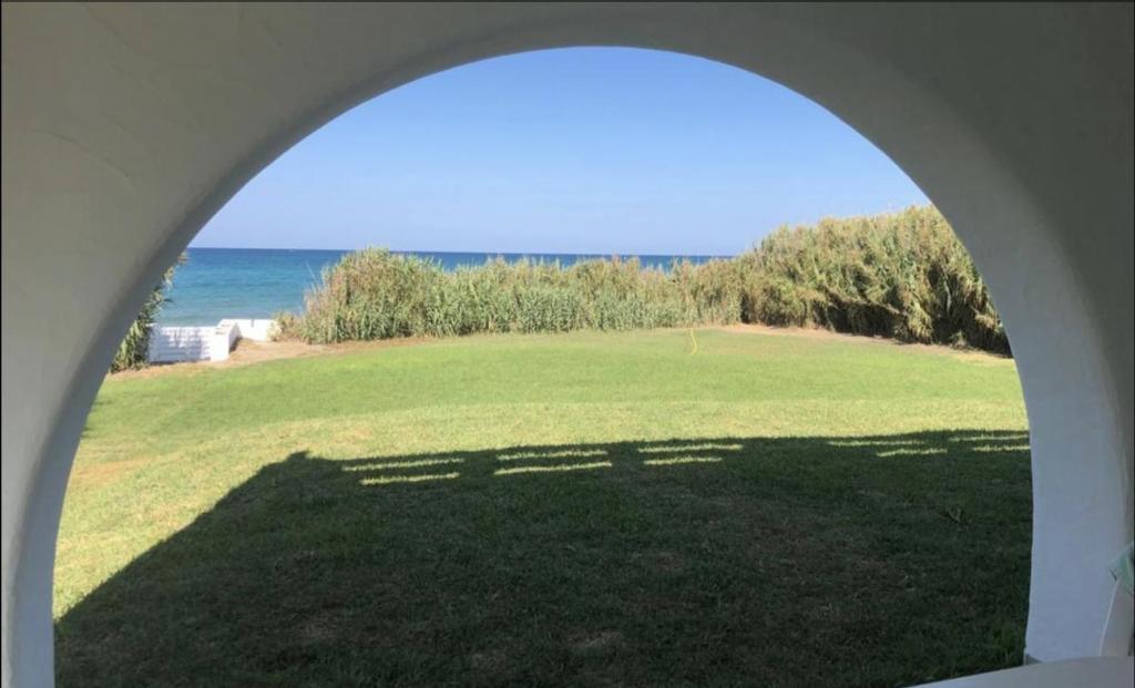 Gallery image of La Maison du Pêcheur Villa et Studio pied dans l'eau in Banī ‘Aţāʼ