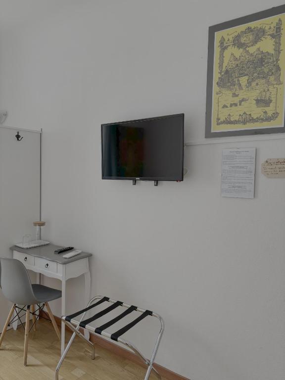 TV a/nebo společenská místnost v ubytování B&B DORMIRE DAI GRIMALDI